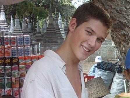 Eddie Gibson in Kambodscha im Oktober 2004 - das Bild ist verlinkt mir der Webseite zur Suche nach Eddie Gibson