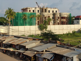 Baustelle in unserer Straße 380, in Phnom Penh